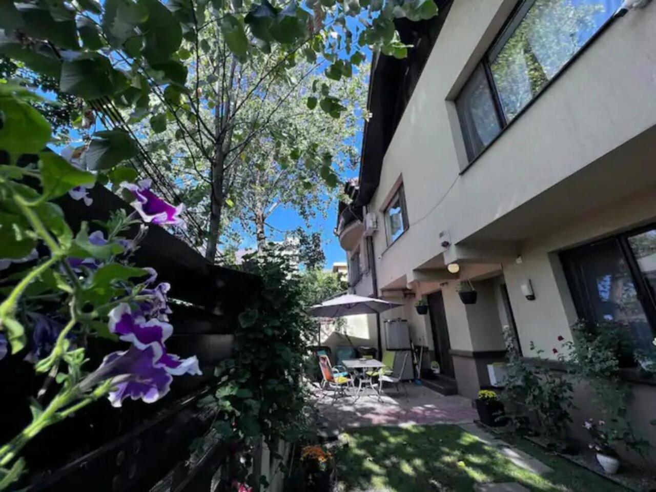 Vila Luminoasa Cu Curte Privata Букурещ Екстериор снимка