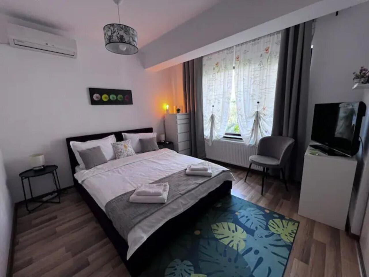 Vila Luminoasa Cu Curte Privata Букурещ Екстериор снимка
