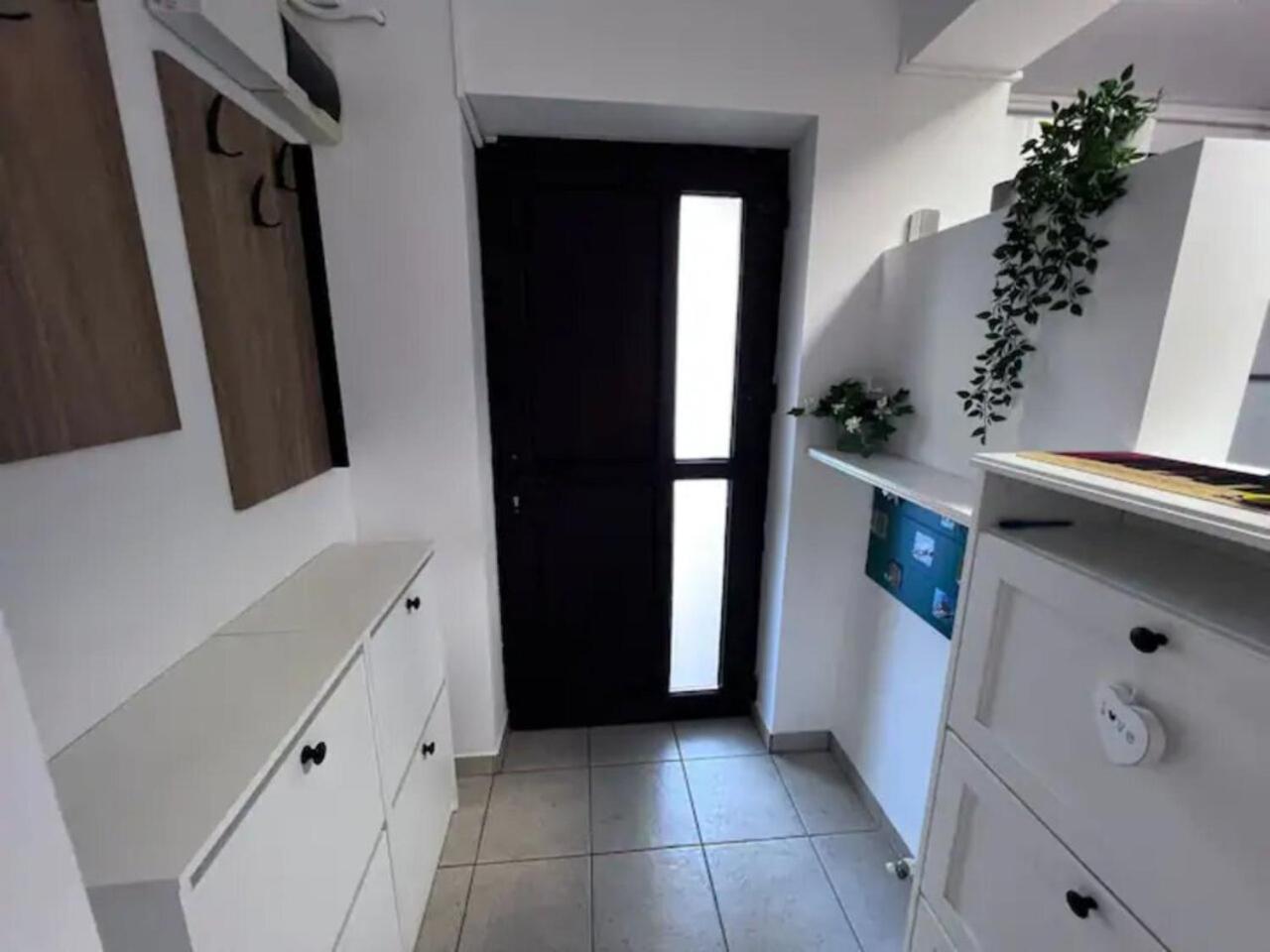 Vila Luminoasa Cu Curte Privata Букурещ Екстериор снимка