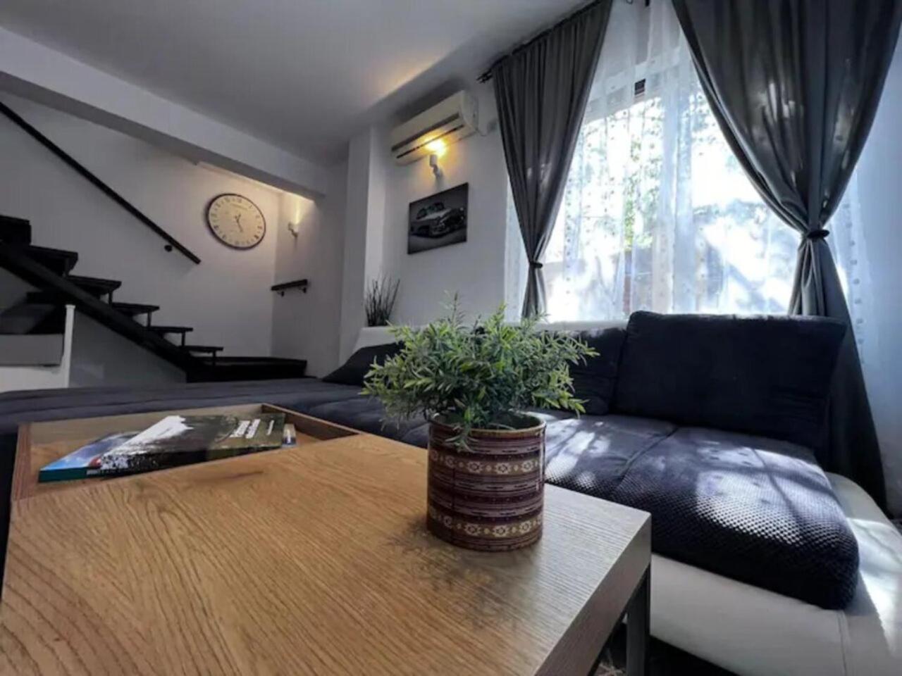 Vila Luminoasa Cu Curte Privata Букурещ Екстериор снимка