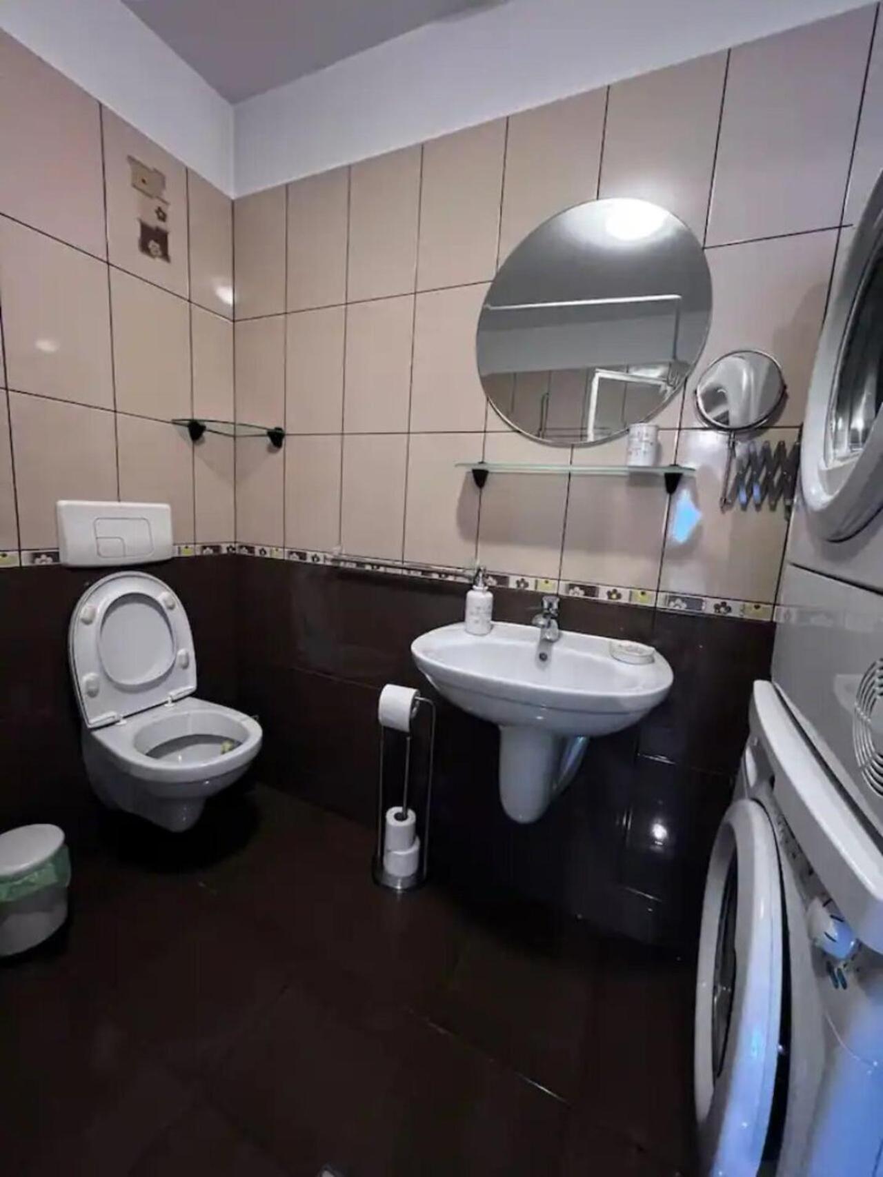 Vila Luminoasa Cu Curte Privata Букурещ Екстериор снимка