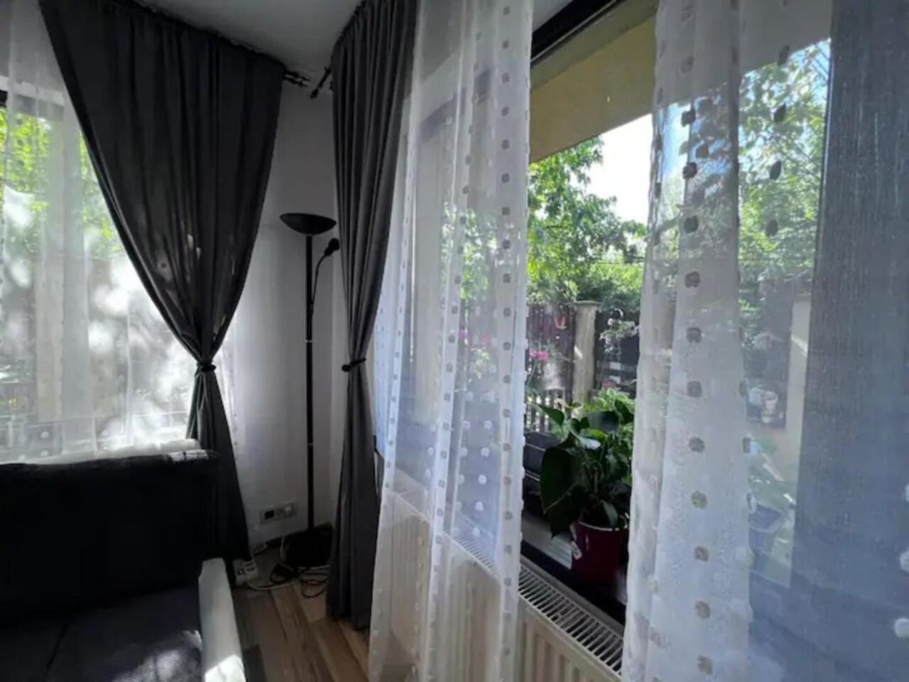 Vila Luminoasa Cu Curte Privata Букурещ Екстериор снимка