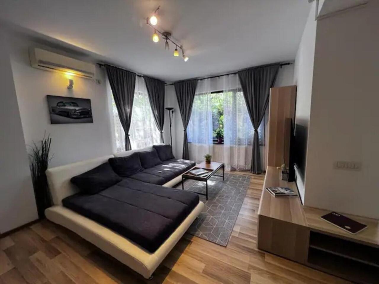 Vila Luminoasa Cu Curte Privata Букурещ Екстериор снимка